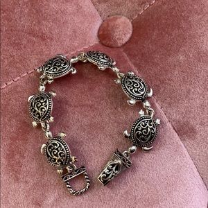 listing-status-banner